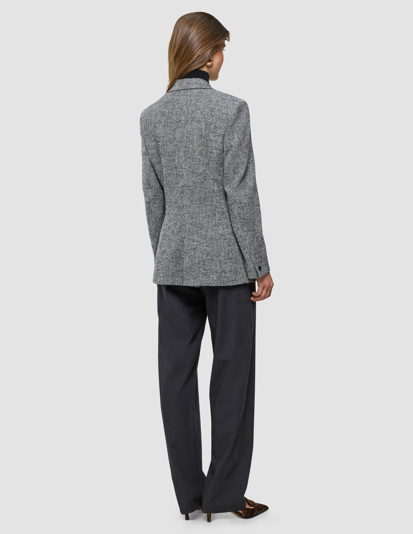 Ashryn Blazer i Domino Herringbone, helfigur bagfra.